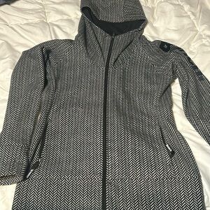 Women’s Bench fall jacket . Size large in very good condition.